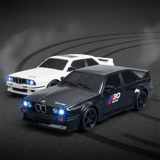 Auto da drift E30 telecomandata ricaricabile con cavo USB
