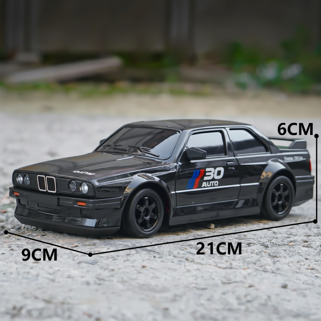 Auto da drift E30 telecomandata ricaricabile con cavo USB